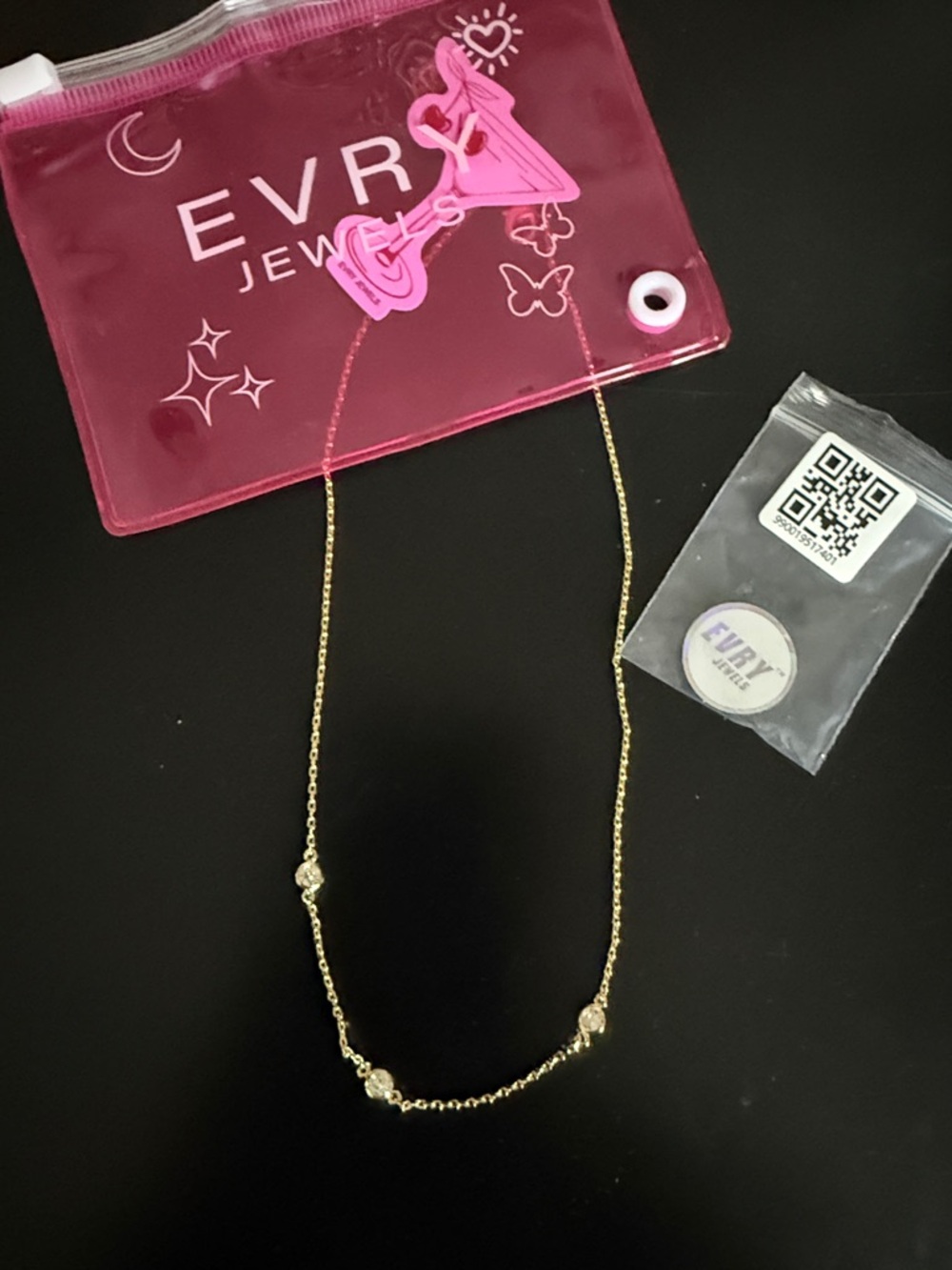 EVRY JEWELS Sparkle Necklace